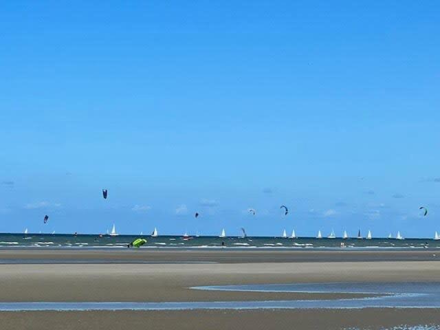 New, Luxurious And Modern Apartment With Private Parking Coxyde Extérieur photo
