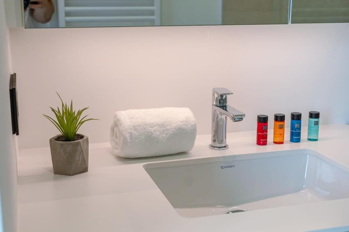 New, Luxurious And Modern Apartment With Private Parking Coxyde Extérieur photo